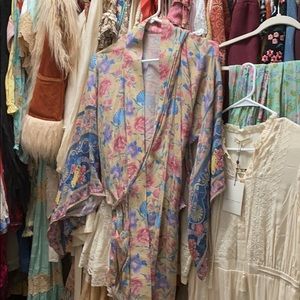 NWT Seashell robe fab s/m DO NOT BUY up for trade